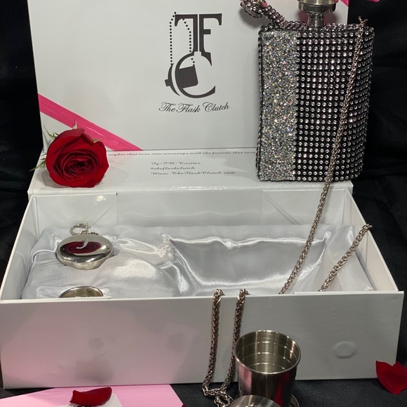 8oz Flask Clutch